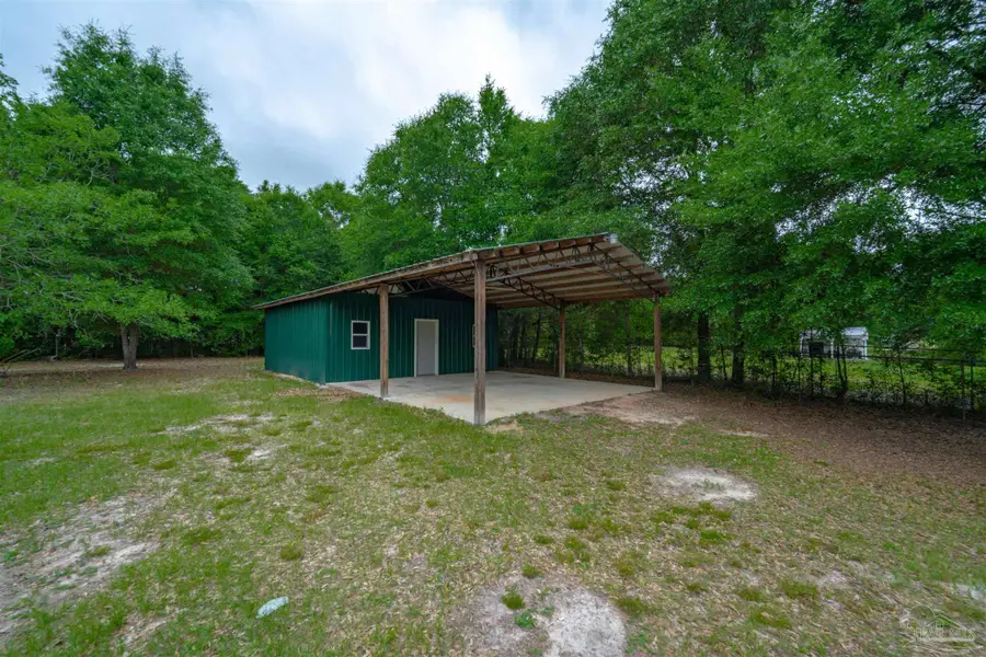 107 Windsor Dr, Crestview, FL 32539 - #3