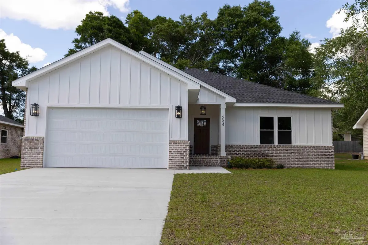 000 Woodridge Dr, Milton, FL 32570 - #1