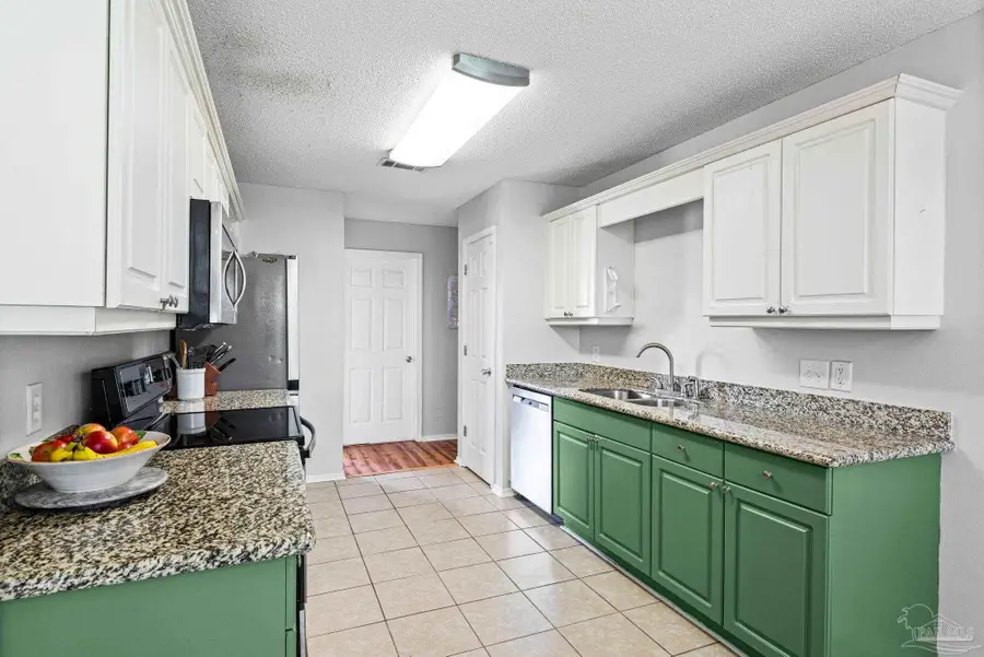 5475 Chantilly Cir, Milton, FL 32583 - #3