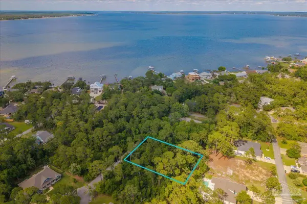 16505 North Shore Ln, Pensacola, FL 32507