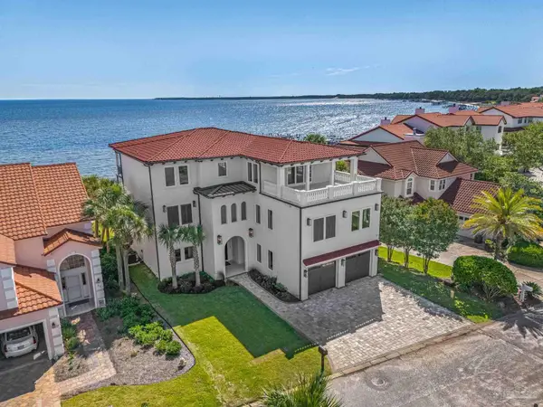 28 Baybridge Dr, Gulf Breeze, FL 32561