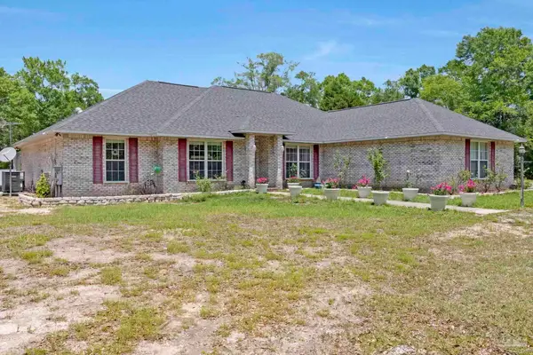10686 Hatcher St, Milton, FL 32583