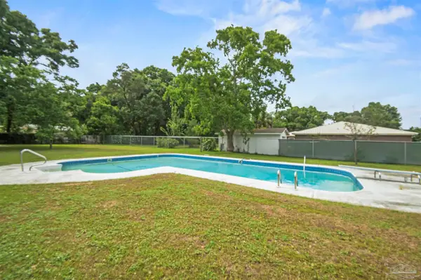 1450 E Burgess Rd, Pensacola, FL 32504