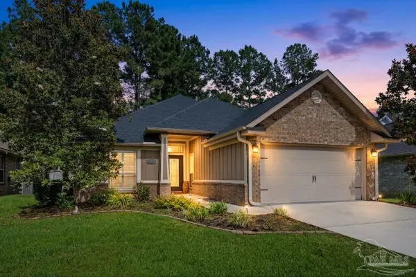 5886 Dunridge Dr, Pace, FL 32571