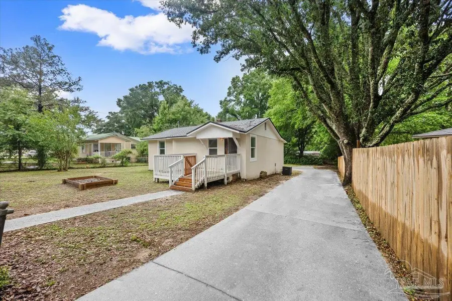 671 Georgia St, Crestview, FL 32536 - #3
