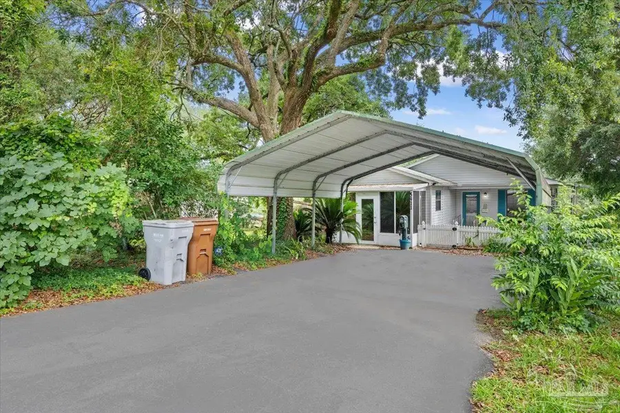 5411 Pond View Dr, Milton, FL 32570 - #3