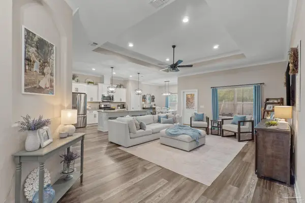 9073 E River Dr, Navarre, FL 32566
