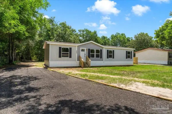 4620 Garllum Dr, Pace, FL 32571