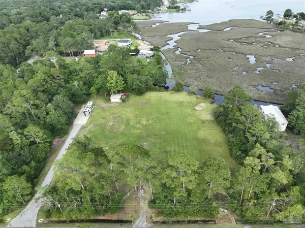 7524 Petersen Pt Rd, Milton, FL 32583