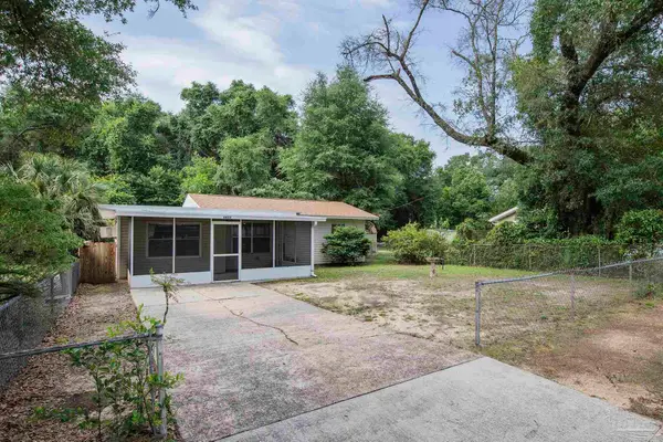 6659 Sanders St, Milton, FL 32570