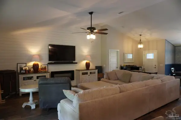 7305 Durden Dr, Pensacola, FL 32526