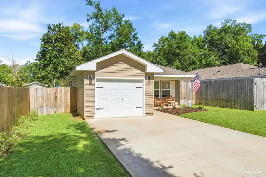 3036 N 13th Ave, Milton, FL 32583 - #3