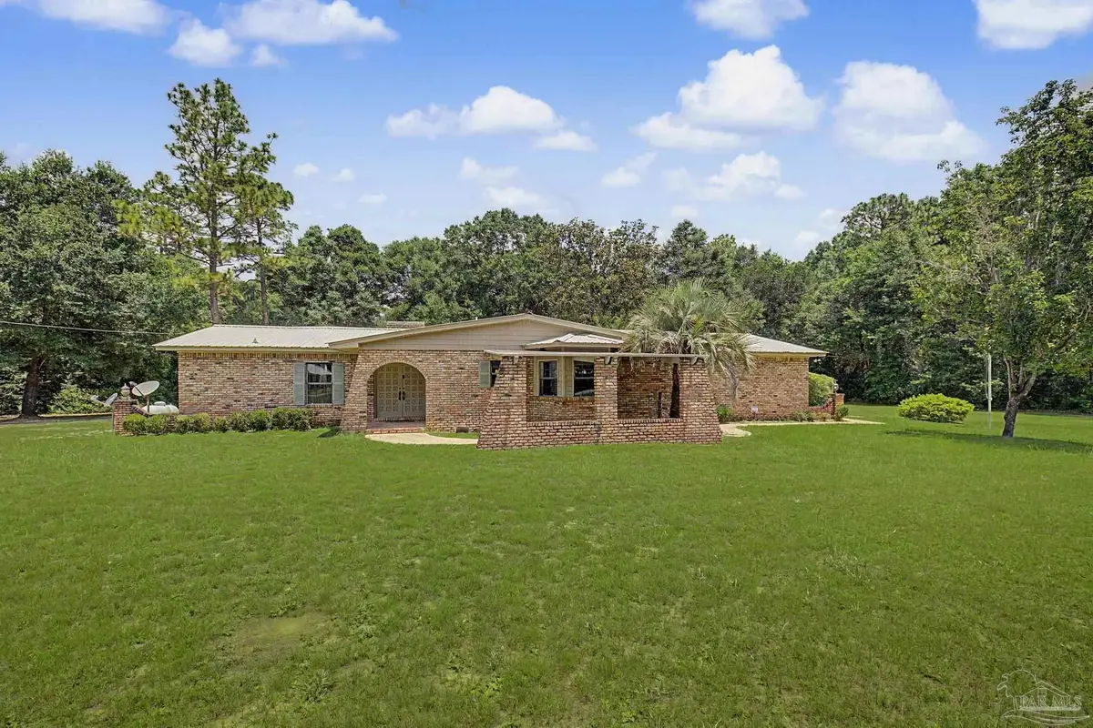 5580 Woodridge Dr, Milton, FL 32570 - #1
