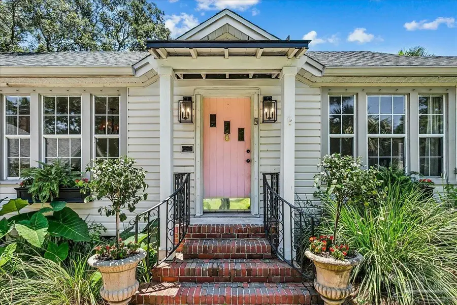 9 E Strong St, Pensacola, FL 32501 - #2