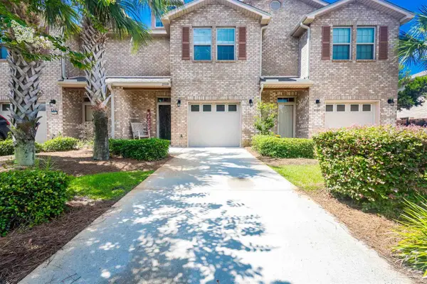 2109 Wilsons Plover Cir, Navarre, FL 32566