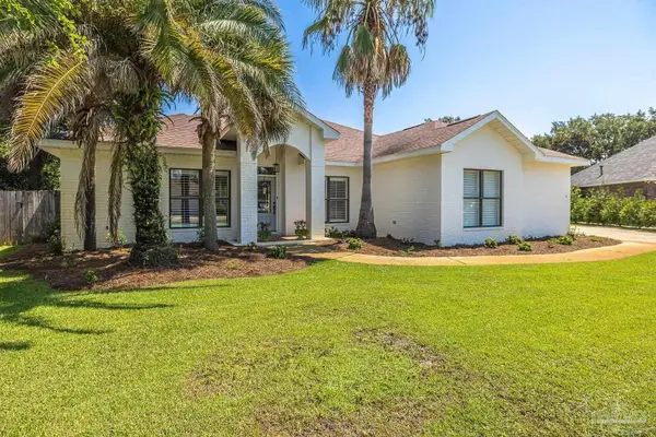 1194 Jaguar Cir, Gulf Breeze, FL 32563