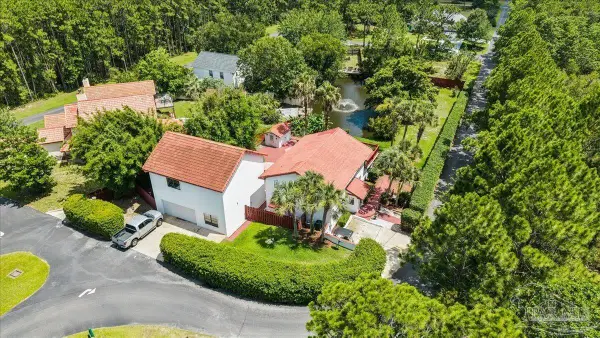 1834 W Smugglers Cove Dr, Gulf Breeze, FL 32563