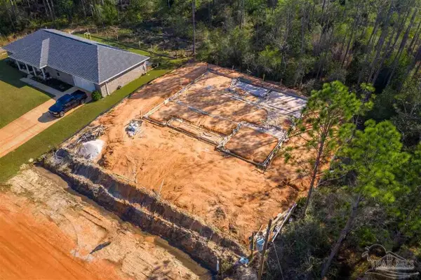 6633 Angle Rd, Navarre, FL 32566