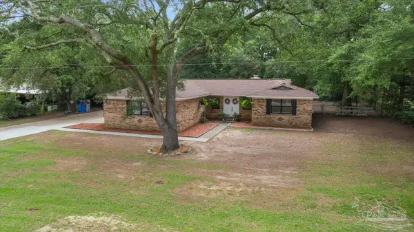 6020 Oakwood Dr, Milton, FL 32570