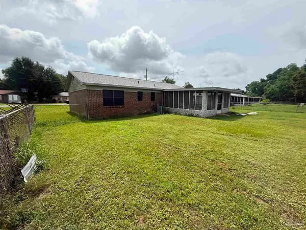 4373 Pine Villa Cir, Pace, FL 32571