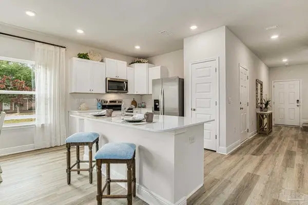 4823 Spruce Point Dr, Gulf Breeze, FL 32563