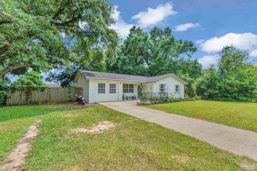 6215 Glenwood Dr, Milton, FL 32583 - #2
