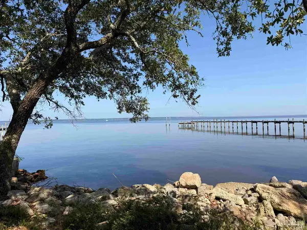 879 Dolphin Rd, Milton, FL 32583