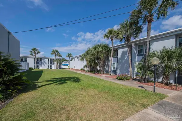 201 Pensacola Beach Rd #B-18, Gulf Breeze, FL 32561
