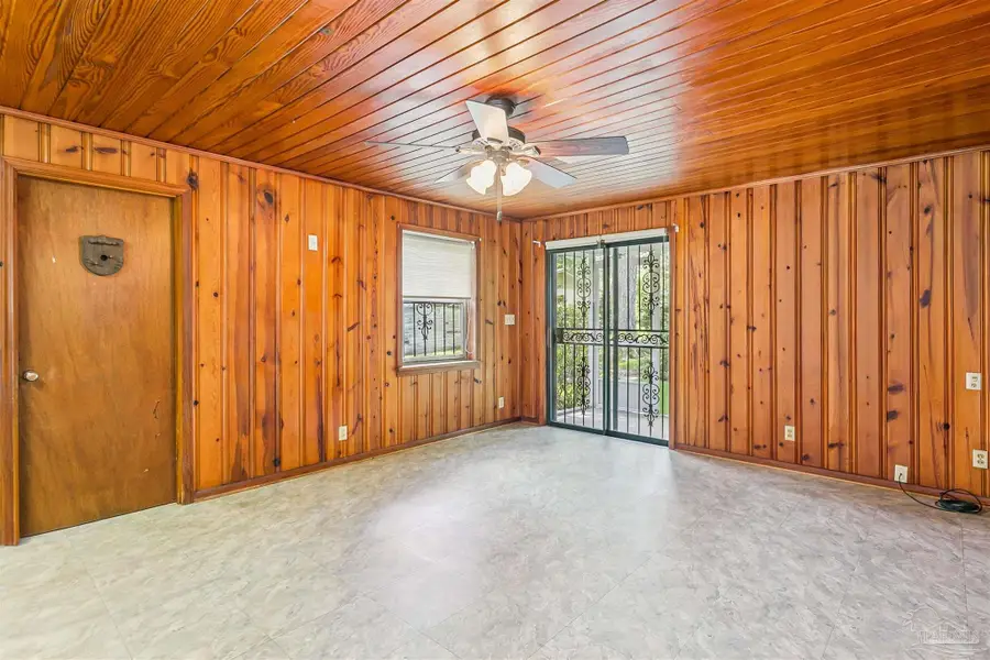 7621 Lodge Dr, Century, FL 32535 - #3