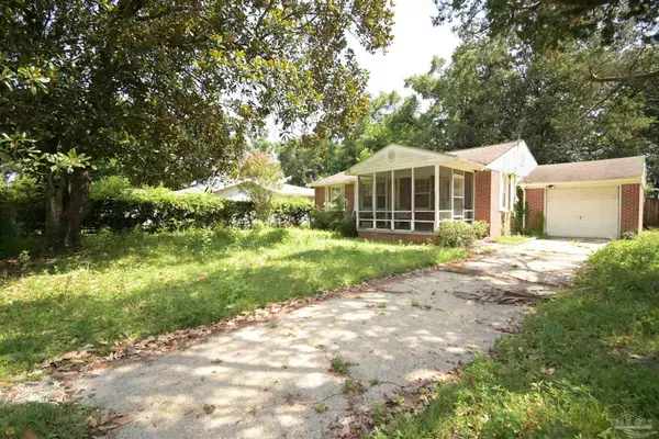 9 Rue Max, Pensacola, FL 32507