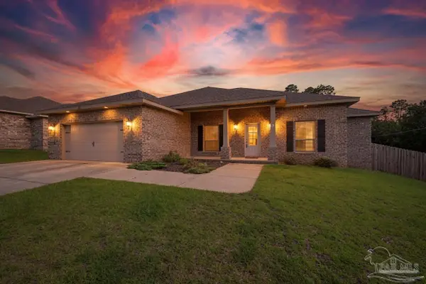 400 Broadleaf Cir, Cantonment, FL 32533