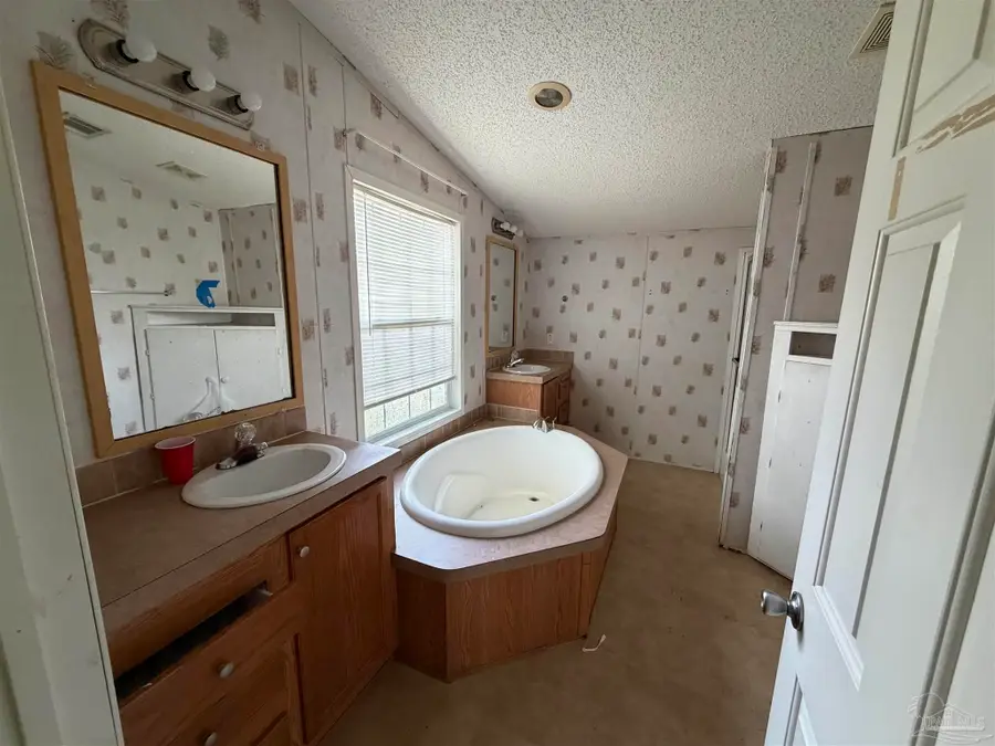 5570 Bantola Dr, Milton, FL 32583 - #2