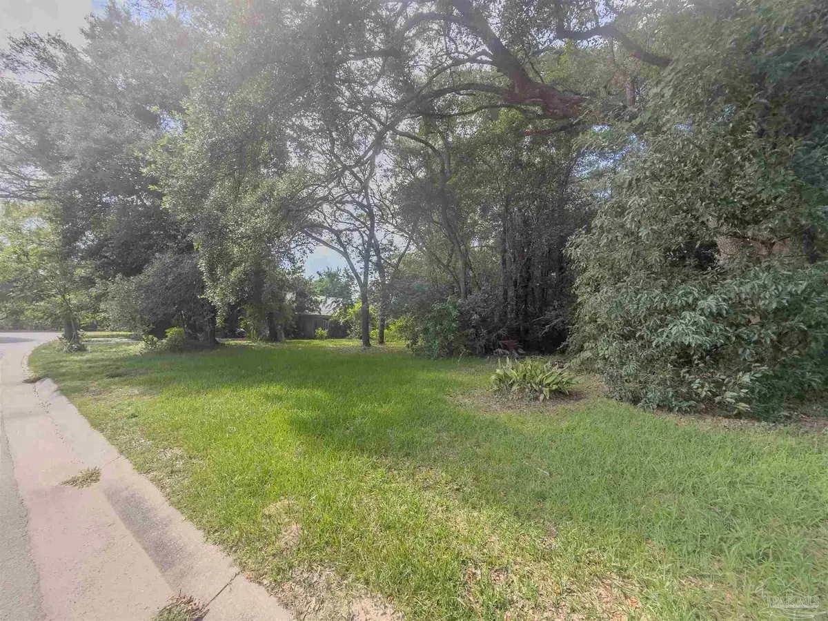 410 Twin Lakes Dr, Pensacola, FL 32504 - #1