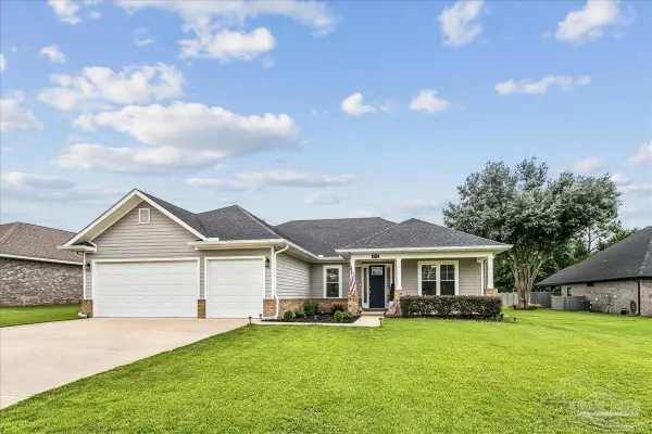 4752 Red Oak Dr, Milton, FL 32583