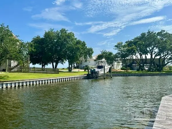 4731 Marina Dr, Gulf Breeze, FL 32563