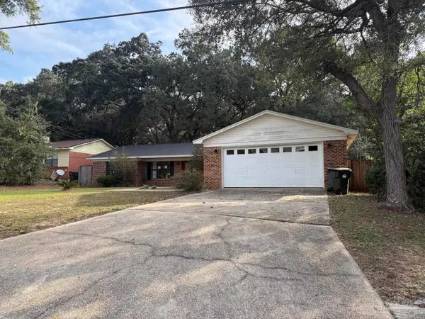 5748 Princeton Dr, Pensacola, FL 32526