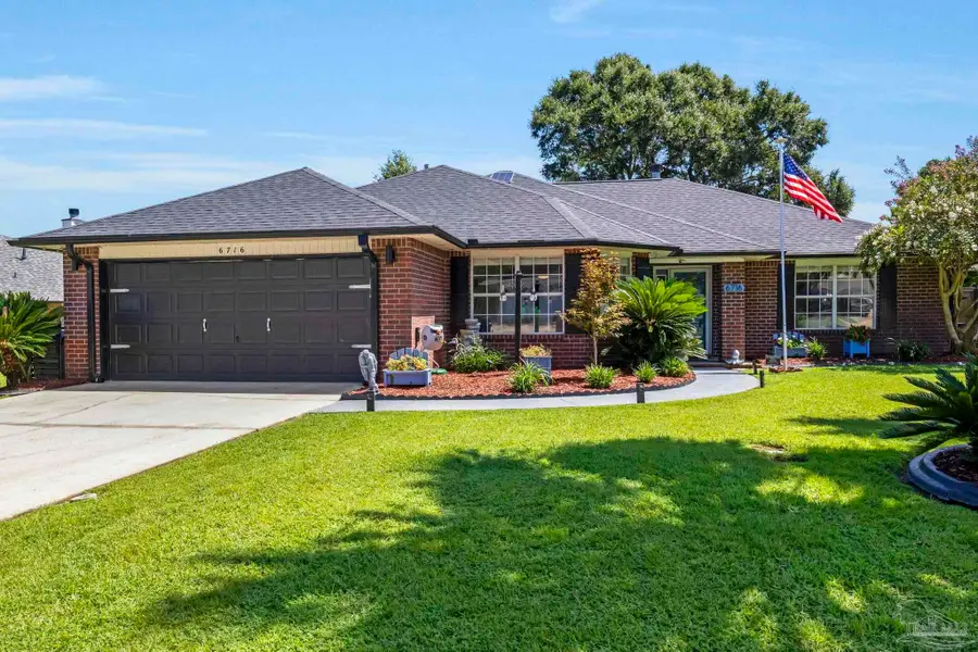 6716 Hallendale Dr, Pensacola, FL 32526 - #2