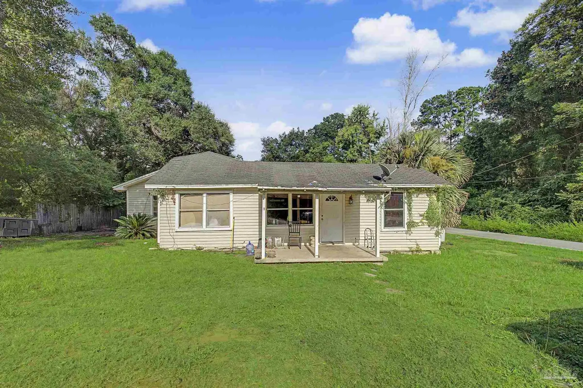 197 Hudson St, Crestview, FL 32536 - #1