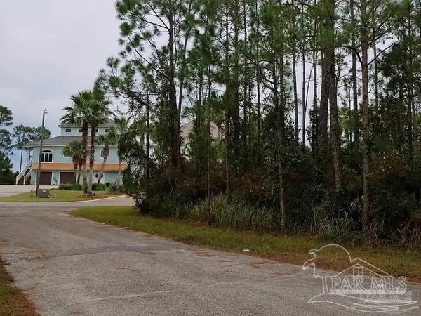 5703 Shores Cir, Pensacola, FL 32507