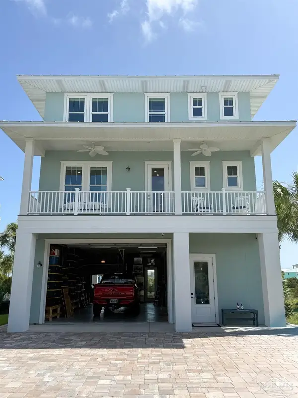1459 Bermuda Dr, Navarre, FL 32566