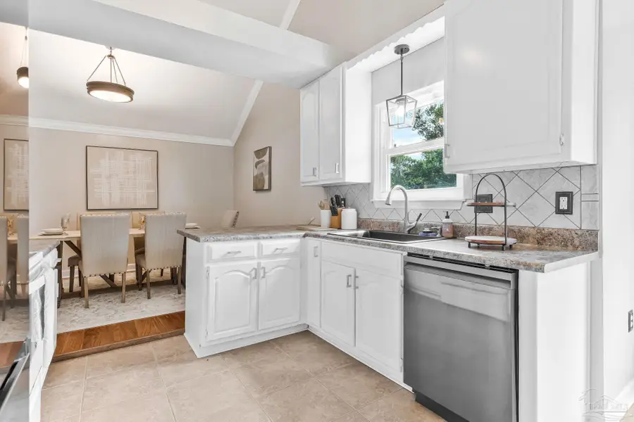 6436 Garden Dr, Gulf Breeze, FL 32563 - #2