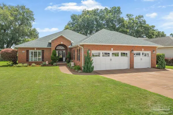 5438 Southlake Dr, Pace, FL 32571