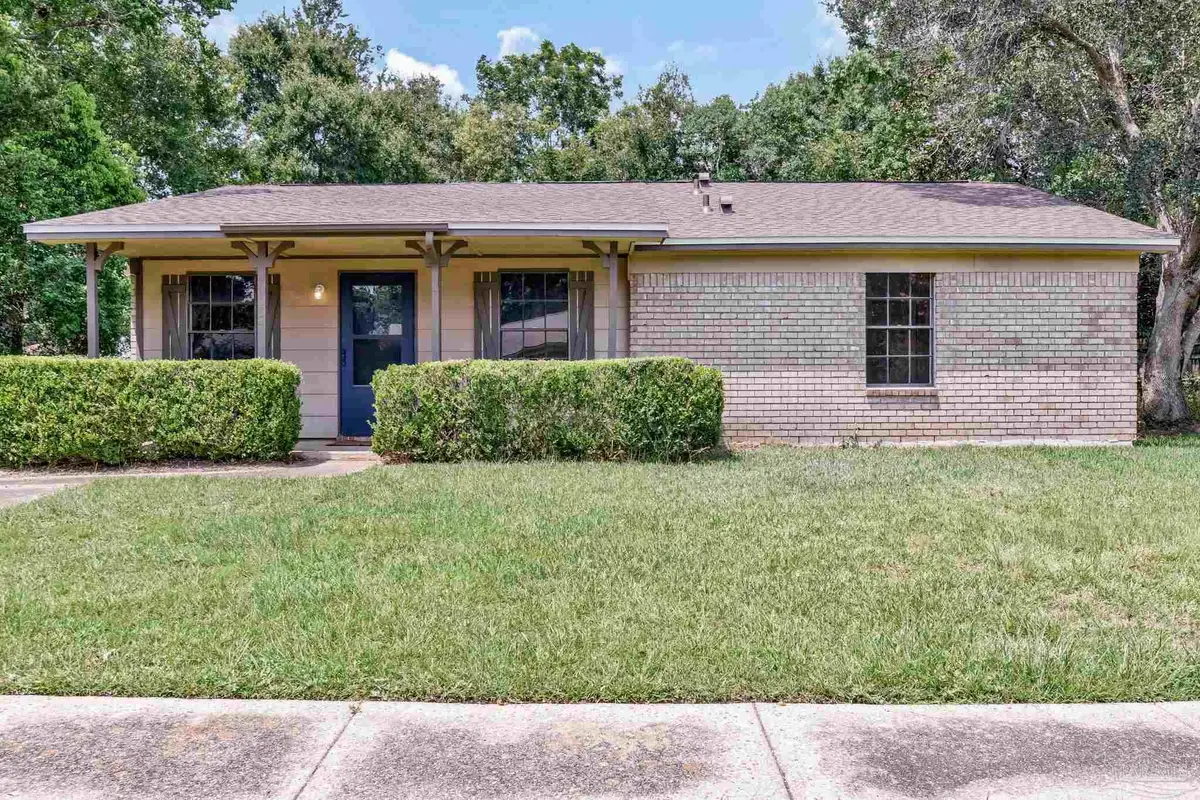 7952 Dartmoor Cir, Pensacola, FL 32514 - #1