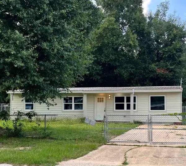 6466 Skyline Dr, Milton, FL 32570