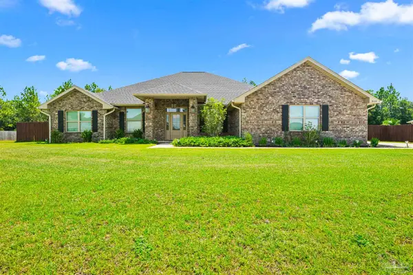 9122 Tara Cir, Milton, FL 32583