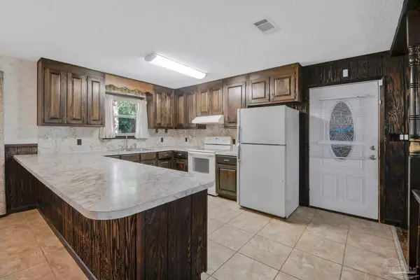 6274 Greenwood Dr, Milton, FL 32570