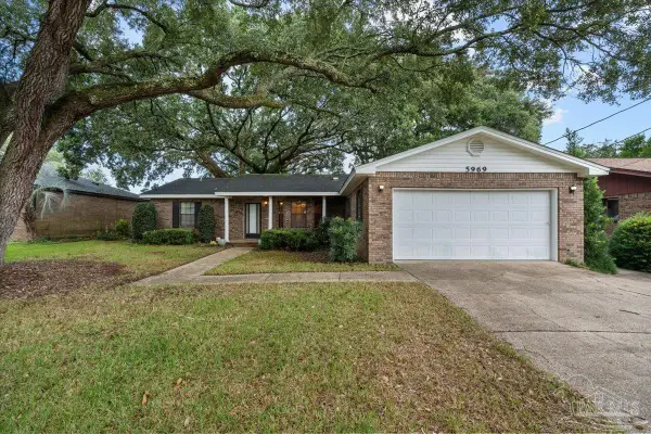 5969 Somerset Dr, Pensacola, FL 32526