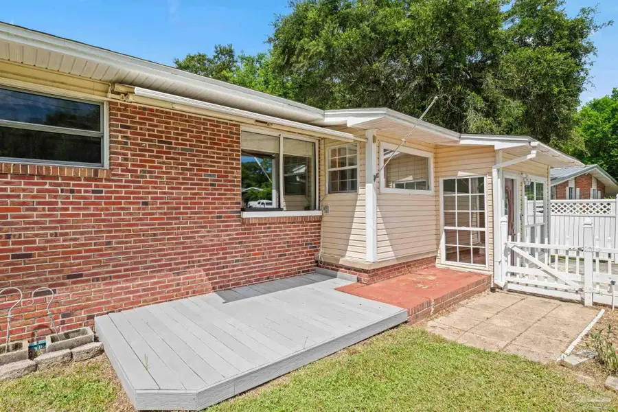1207 Suburban Dr, Pensacola, FL 32505 - #3