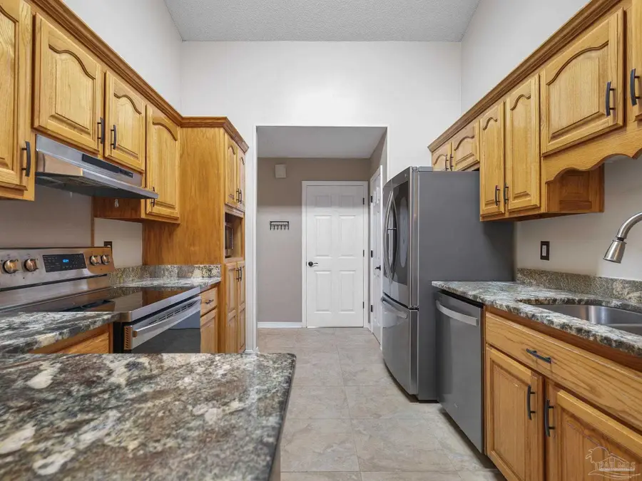 2647 Barefoot Creek Cir, Navarre, FL 32566 - #3