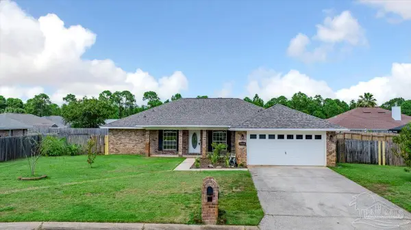9939 Parker Lake Cir, Navarre, FL 32566